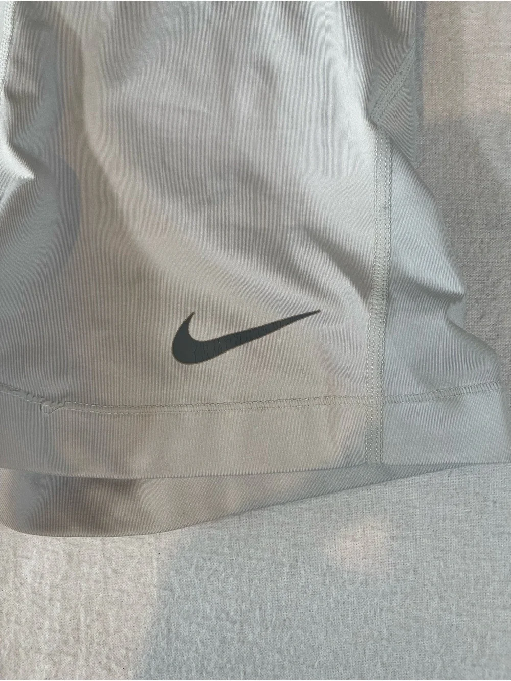 Nike Pro Dri-Fit Women’s Compression Light Gray Athletic Shorts Size Small